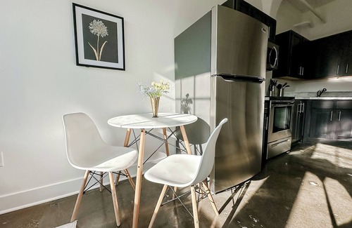 Old Town Apartamento | Sleepover : Tasteful Studio + Parking - Wichita
