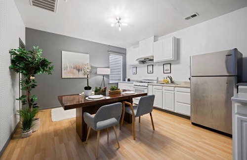 Miraloma Casa | Sleeps 10, 5 bedrooms and 5 bathrooms in Sunny San Francisco. Close to BART
