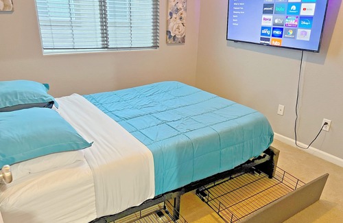 West Sacramento Casa | Sleeps 10 Centrally Located w/Theater Room
