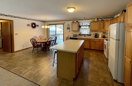Hayward Cabina | Sleeps 10, Dog Friendly, Great Family Getaway!