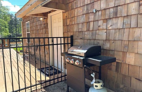 Milledgeville Casa | Sleeps 10, Kayaks, Man Cave, Great Water + MORE!