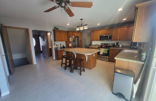 Grimes Casa | Sleeps 10, spacious home w/1 acre yard, 4 Bedrooms