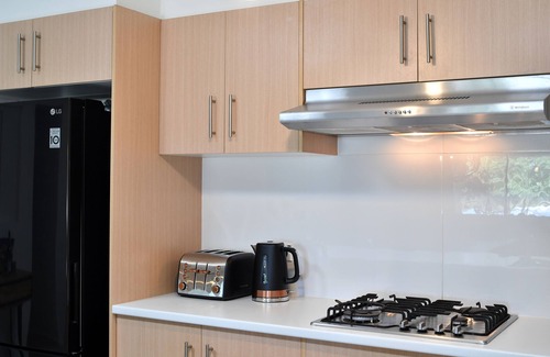 Manyana Casa | Sleeps 11. All linen and towels provided. Pets welcome. Lovely house.