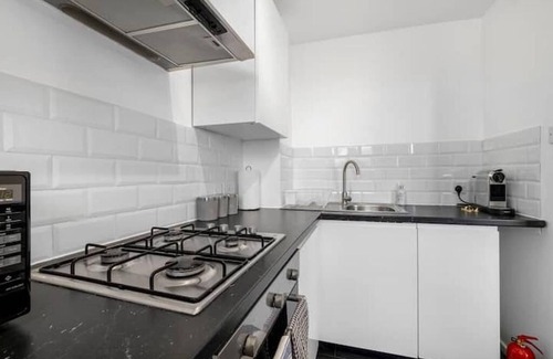 Island Gardens Casa | Sleeps 11 - Family and Contractor Home -Free Parking Near Canary Wharf, ExCel,O2
