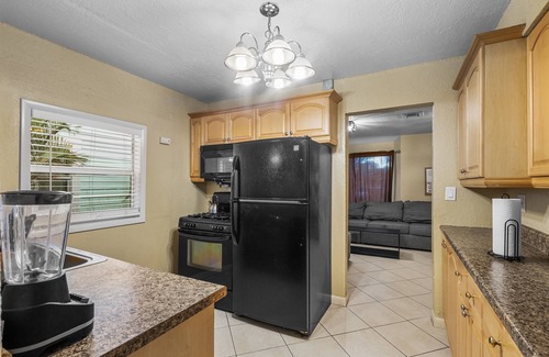 Southwest Casa | Sleeps 12 - House + Guest Apt - Plenty of parking