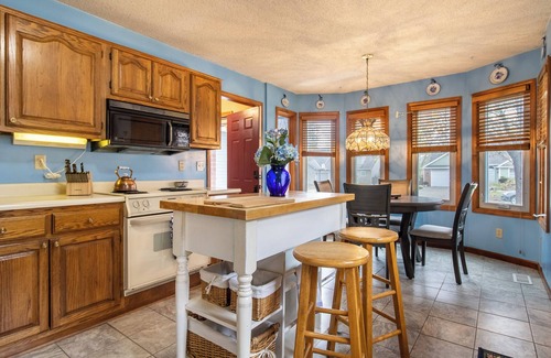 Lawrence Casa | Sleeps 12! Private 3+ Bdrm Home - Backyard Oasis!