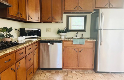 Park Forest Village Casa | Sleeps 12/Mid-Century Cool/Minutes to Stadium