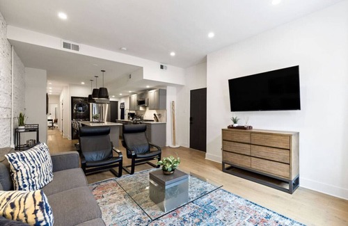 Central Northside Casa | Sleeps 12, Mxn Streets