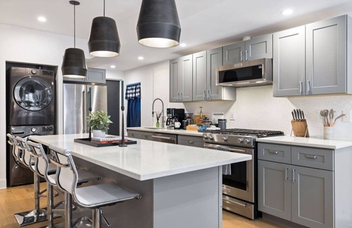 Central Northside Casa | Sleeps 12, Mxn Streets
