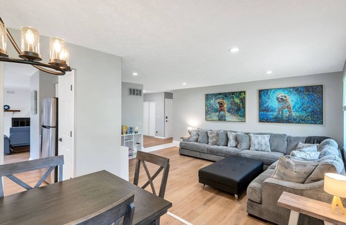 Mason Casa | Sleeps 12, Ranch Style Home ~ Kings Island, Great Wolf, Tennis, Golf, and More!