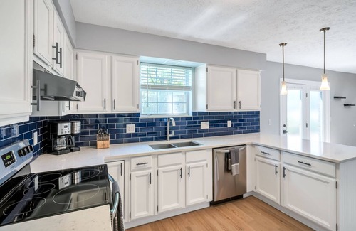 Mason Casa | Sleeps 12, Ranch Style Home ~ Kings Island, Great Wolf, Tennis, Golf, and More!