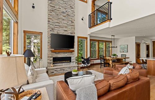 Government Camp Casa | Sleeps 14 Hot Tub Sauna Fire Pit Stunning Views