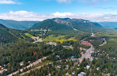Government Camp Casa | Sleeps 14 Hot Tub Sauna Fire Pit Stunning Views
