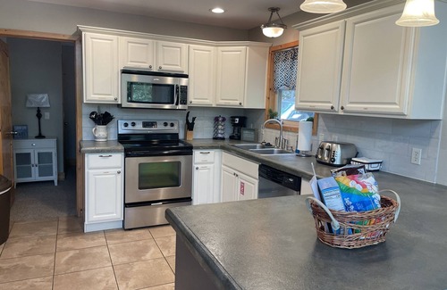 Cassville Casa | Sleeps 14-Marina, Pool, Roaring River & Table Rock