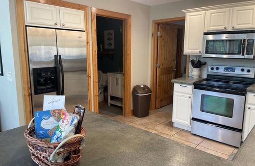 Cassville Casa | Sleeps 14-Marina, Pool, Roaring River & Table Rock