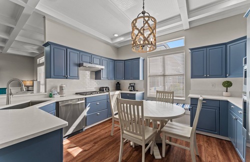 Crystal Shores Casa | Sleeps 16! 1 block to beach! Private Pool!