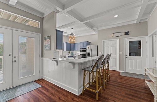 Crystal Shores Casa | Sleeps 16! 1 block to beach! Private Pool!