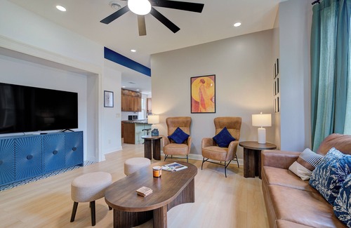 Brewers Hill Casa | Sleeps 16 4 bedroom 4 bath 1.5 mi to Fiserv Hot Tub Arcade Theater Chefs Kitchen