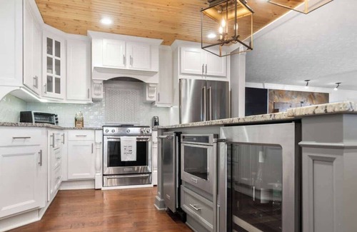Milledgeville Casa | Sleeps 16, 4 Master's, Kayaks, Gaming Area + More!