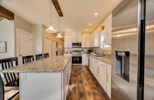Jim Thorpe Casa | Sleeps 16! Game Room, Fireplace, Deck w/ Grill