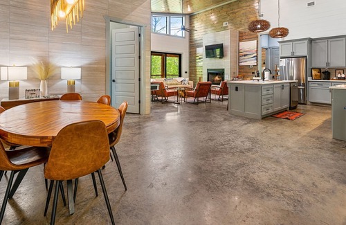 Broken Bow Cabina | Sleeps 16 | Hot Tub | Fire Pit | Games | 2 Acres