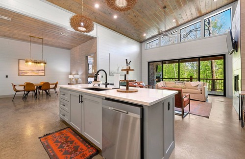 Broken Bow Cabina | Sleeps 16 | Hot Tub | Fire Pit | Games | 2 Acres