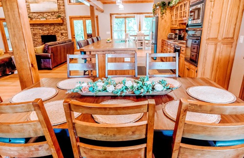 Mountain View Casa | Sleeps 18, Stunning Home, Breathtaking Views of The White River, New Furnishings