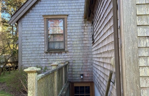 West of Town Apartamento | Sleeps 2+, newly renovated suite, kitchenette.