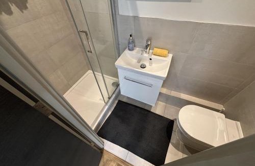 Broad Green Apartamento | Sleeps 2 Studio -Central Croydon London -WiFi & Tv