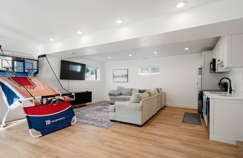 Sunset Heights Casa | SLEEPS 20! Orem Oasis Game Room & Hot Tub Retreat