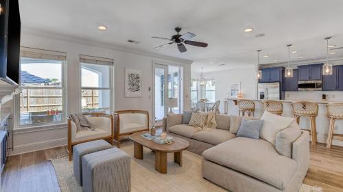 Frangista Beach Casa | Sleeps 20, Private Pool, Putting Green, Walk to Beach Vitamin Sea by AvantStay