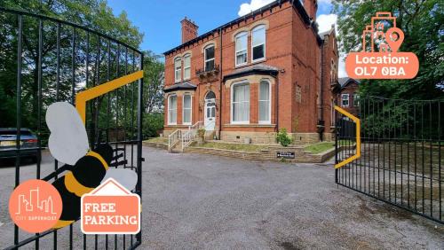 Ashton-under-Lyne Casa | Sleeps 20 Stunning Ashton Mansion