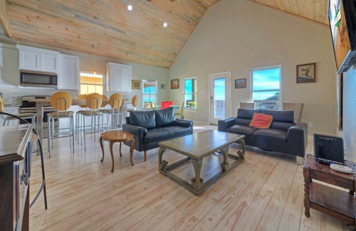 Flour Bluff Casa | Sleeps 22 | 3 Homes w/ Boat Dock + Waterfront Pool | Laguna Village Sanctuary
