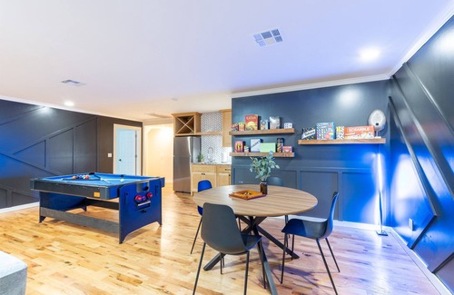 Broken Arrow Casa | Sleeps 22—Pickleball~Hot Tub~Pool Table~Games
