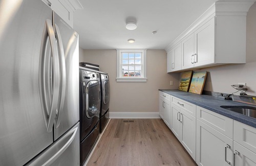 Stone Harbor Casa | Sleeps 24 - 90 steps to the Beach!