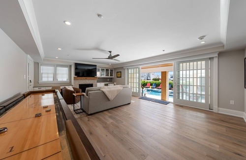 Stone Harbor Casa | Sleeps 24 - 90 steps to the Beach!