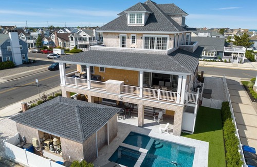 Stone Harbor Casa | Sleeps 24 - 90 steps to the Beach!