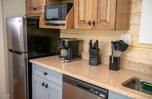 Madeira Beach Apartamento | Sleeps 24! Steps to the Beach! Outdoor Pool Entire Resort