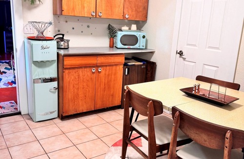 Post Falls Casa | Sleeps 25, Swimming pool, pickleball, hot tub, arcade, basketball, playground