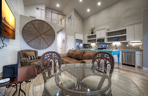 Flour Bluff Casa | Sleeps 28 | 2 Homes w/ Boat Dock & Waterfront Pool | Laguna Village Haven