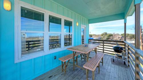 Flour Bluff Casa | Sleeps 31 2 Homes w Boat Dock Waterfront Pool Laguna Village Getaway