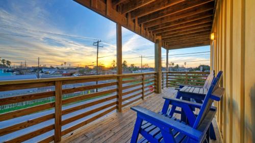 Flour Bluff Casa | Sleeps 31 2 Homes w Boat Dock Waterfront Pool Laguna Village Getaway