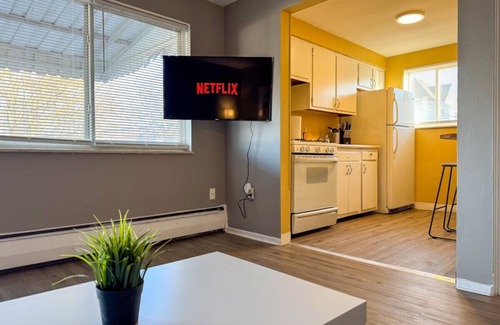 Mount Oliver Apartamento | Sleeps 4! 1 Bedroom, 3 Beds w/ Parking + WIFI