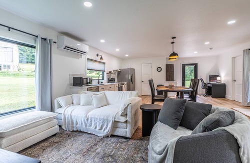 Millersburg Casa | Sleeps 4, amish country, gorgeous & relaxing.
