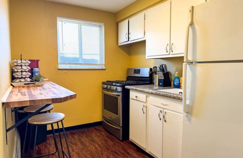 Mount Oliver Apartamento | Sleeps 4! Cozy 1 Bedroom w/ Comfy Queen Mattress