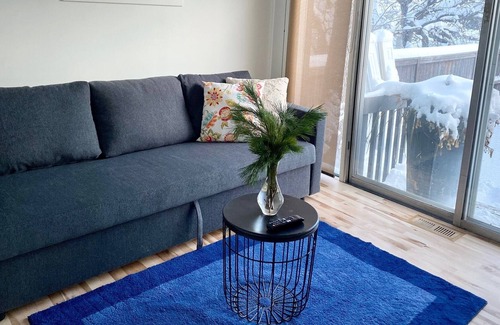 Crescent Heights Casa | Sleeps 4 - Family friendly home with yard - pet friendly