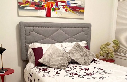 Crescent Heights Casa | Sleeps 4 - Family friendly home with yard - pet friendly