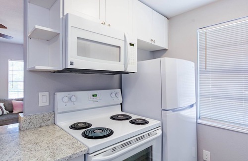 Tampa Casa | Sleeps 4 Hot Tub Fenced INN