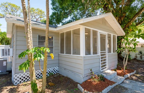 Tampa Casa | Sleeps 4 Hot Tub Fenced INN