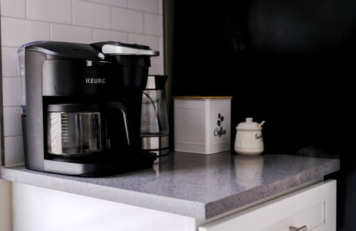 Irving Park East Apartamento | Sleeps 4 New Modern 1BR Workspace